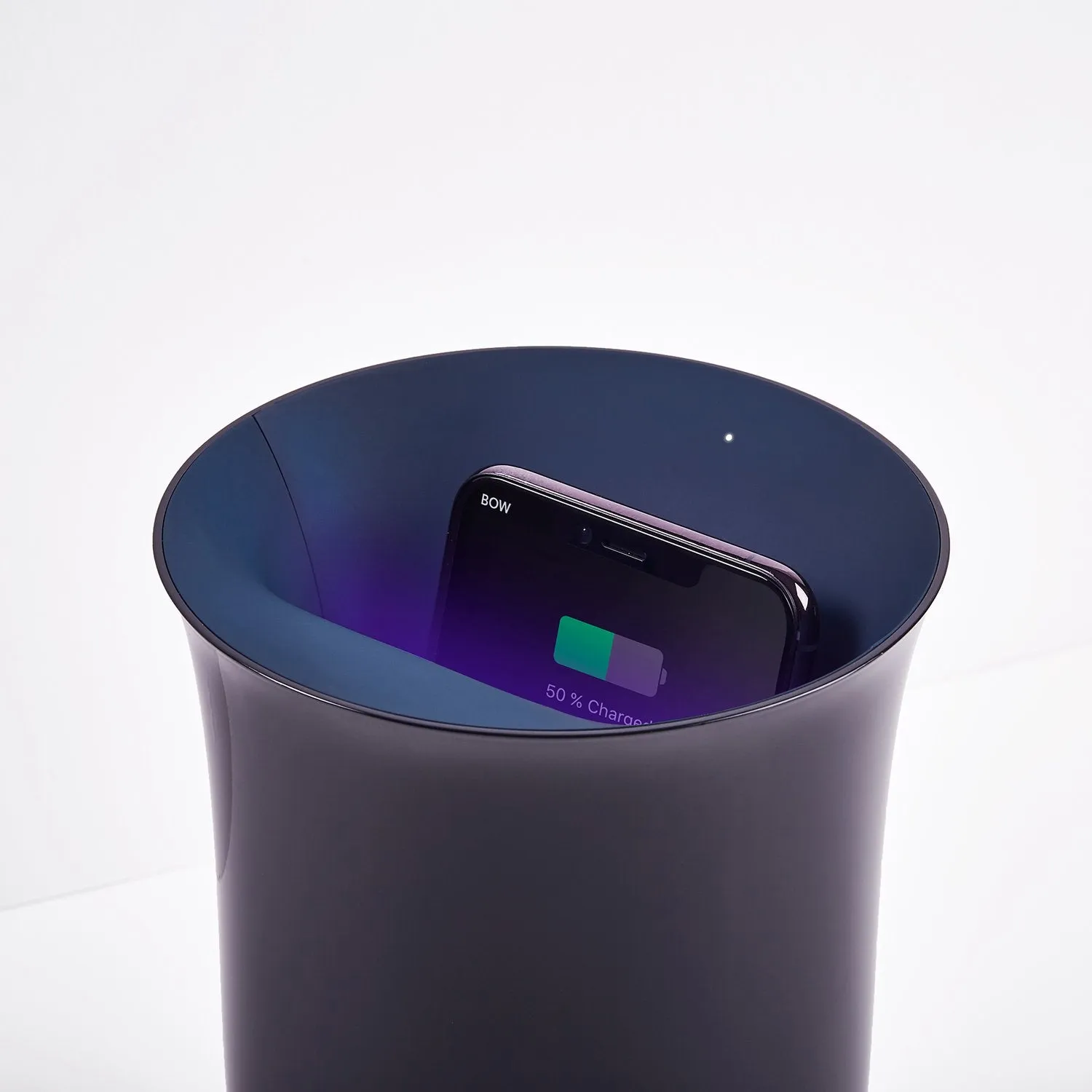 OBLIO - Wireless charging station with built-in UV sanitizer