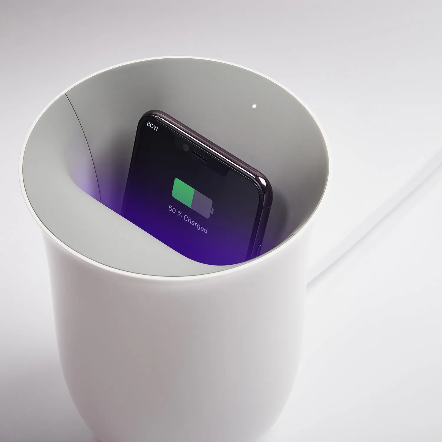 OBLIO - Wireless charging station with built-in UV sanitizer