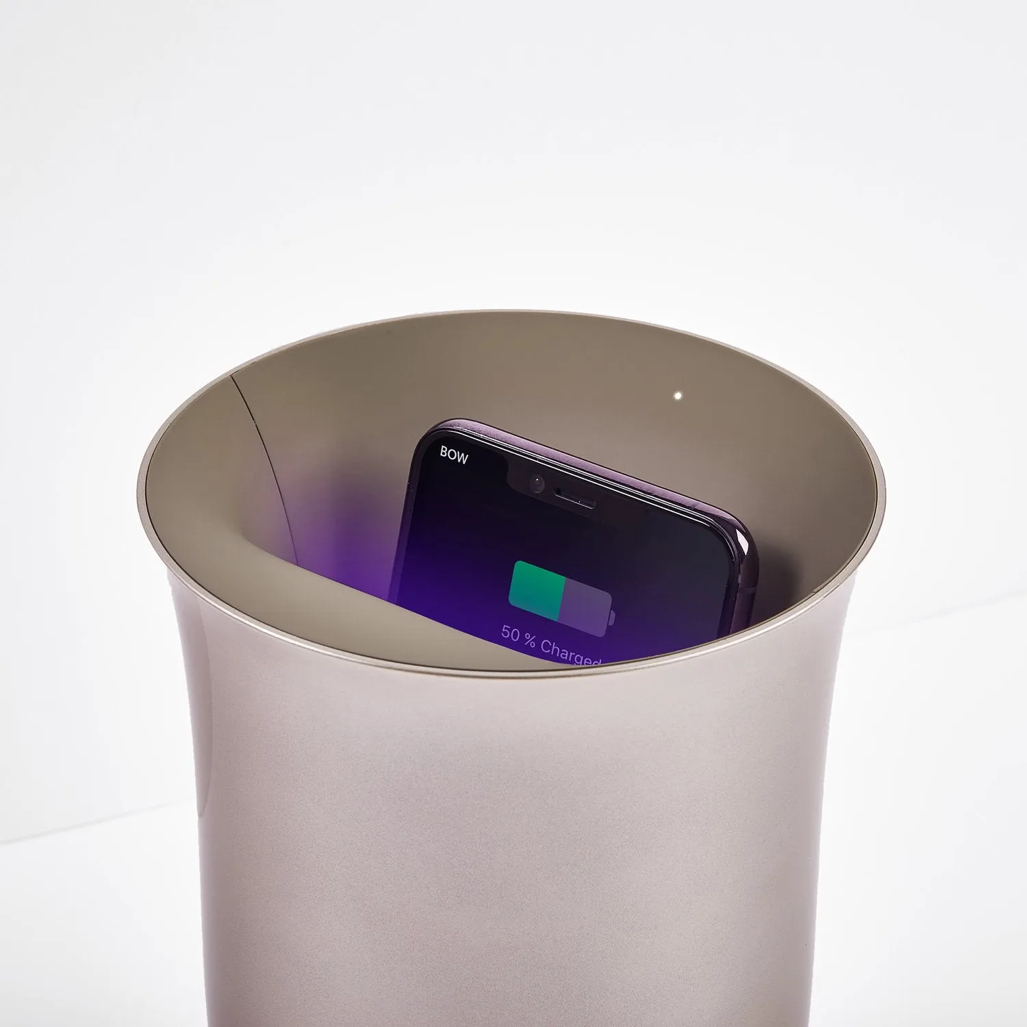 OBLIO - Wireless charging station with built-in UV sanitizer