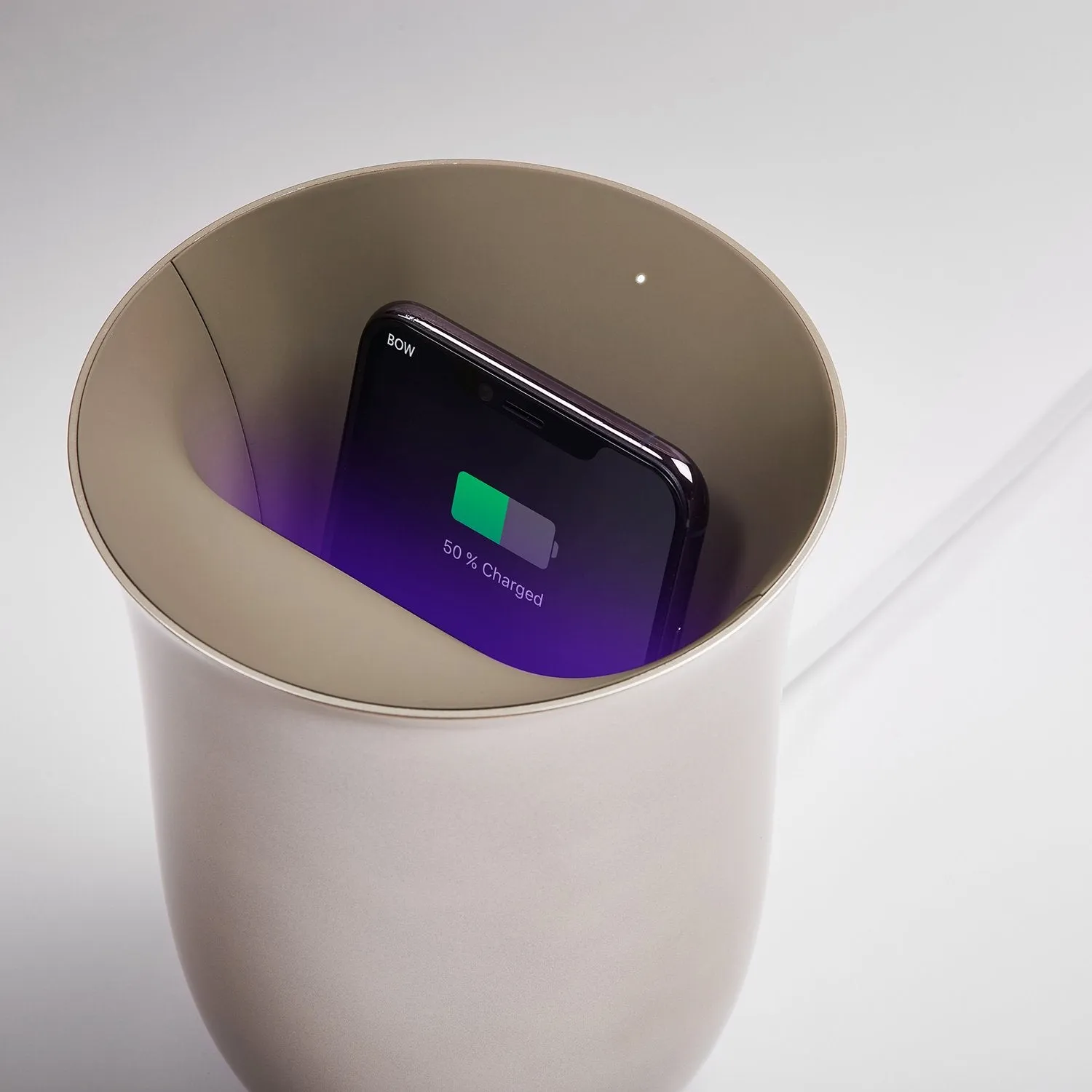 OBLIO - Wireless charging station with built-in UV sanitizer