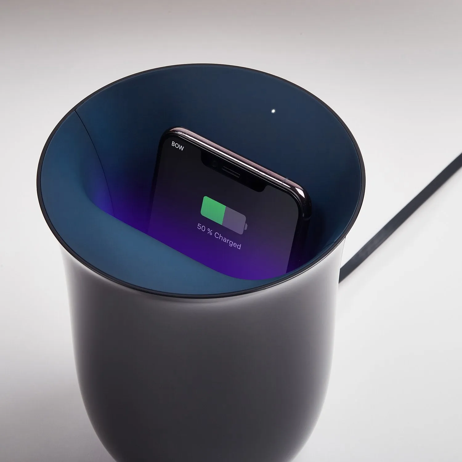 OBLIO - Wireless charging station with built-in UV sanitizer